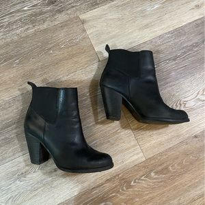 LUCKY BRAND Black Heeled Ankle Boots Leather W/ Stacked Heel - Size 8.5